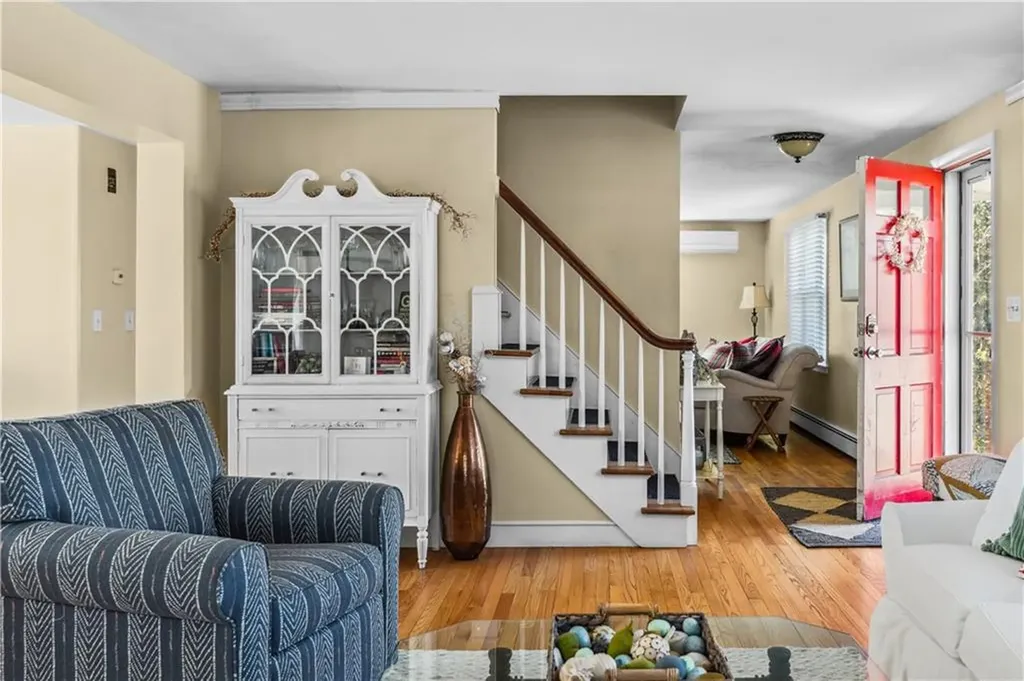 20 Blackmore Street Warwick RI 02818