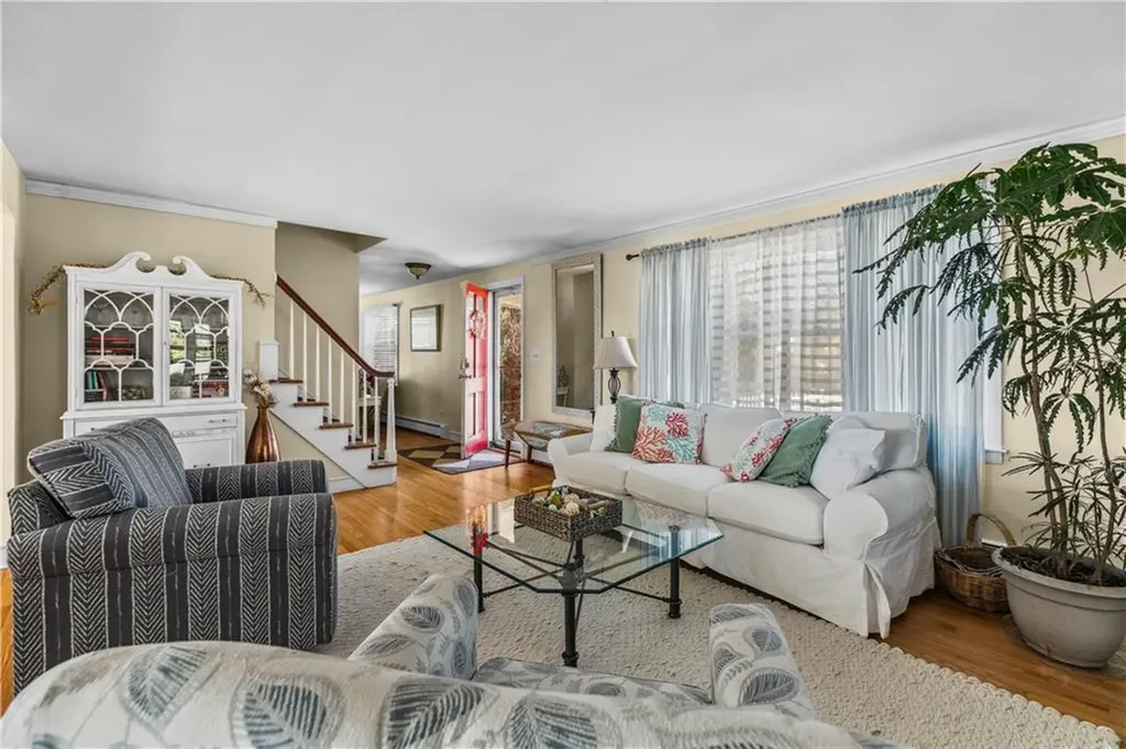 20 Blackmore Street Warwick RI 02818