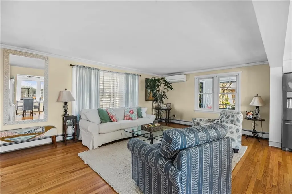 20 Blackmore Street Warwick RI 02818