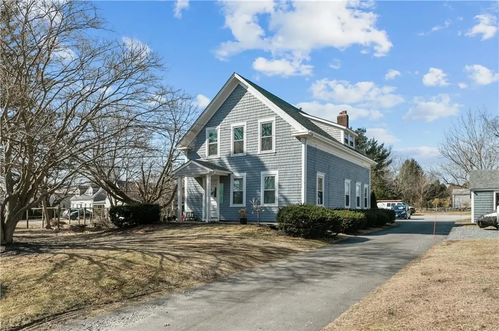 2014 E Main Road Portsmouth RI 02871