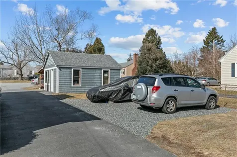 2014 E Main Road Portsmouth RI 02871
