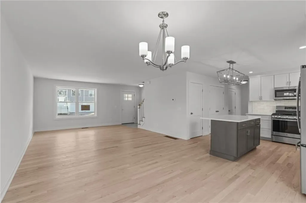 5 Red Maple Lane Warwick RI 02886