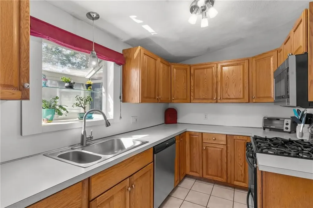 10 Thornton Avenue Smithfield RI 02917