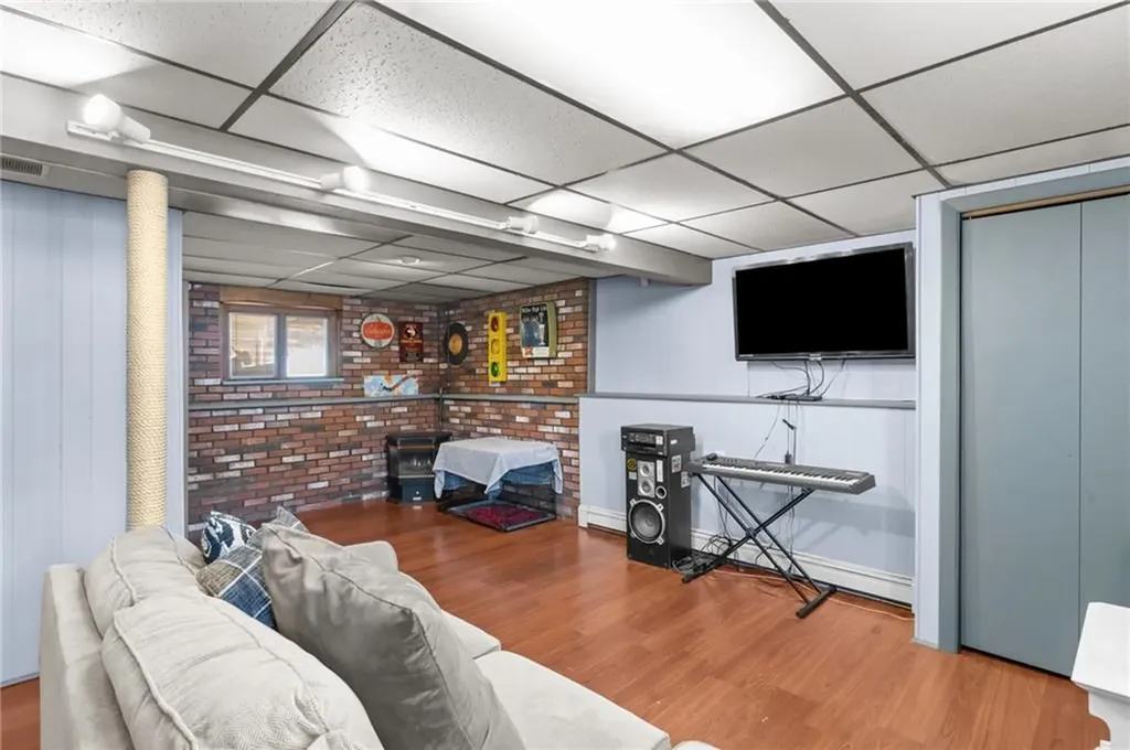 10 Thornton Avenue Smithfield RI 02917