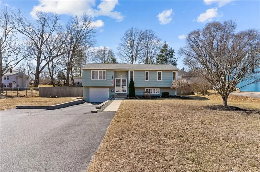 10 Thornton Avenue Smithfield RI 02917