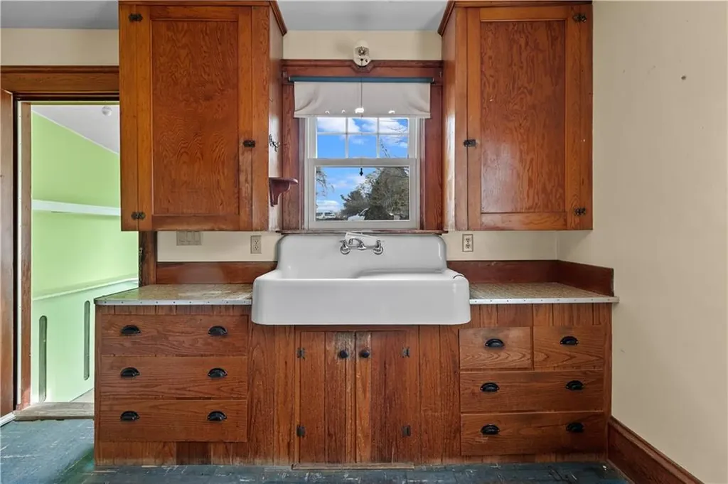 178 Middle Road Portsmouth RI 02871