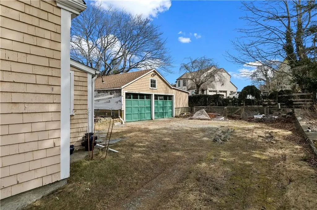 178 Middle Road Portsmouth RI 02871