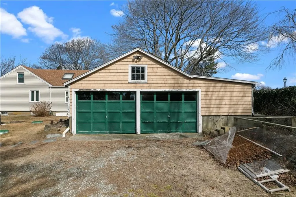 178 Middle Road Portsmouth RI 02871