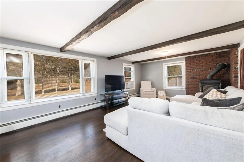 198 Knotty Oak Road Coventry RI 02816