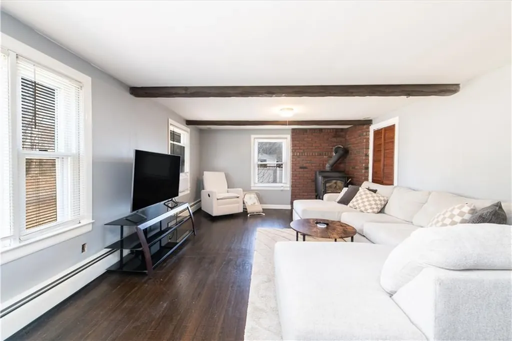 198 Knotty Oak Road Coventry RI 02816