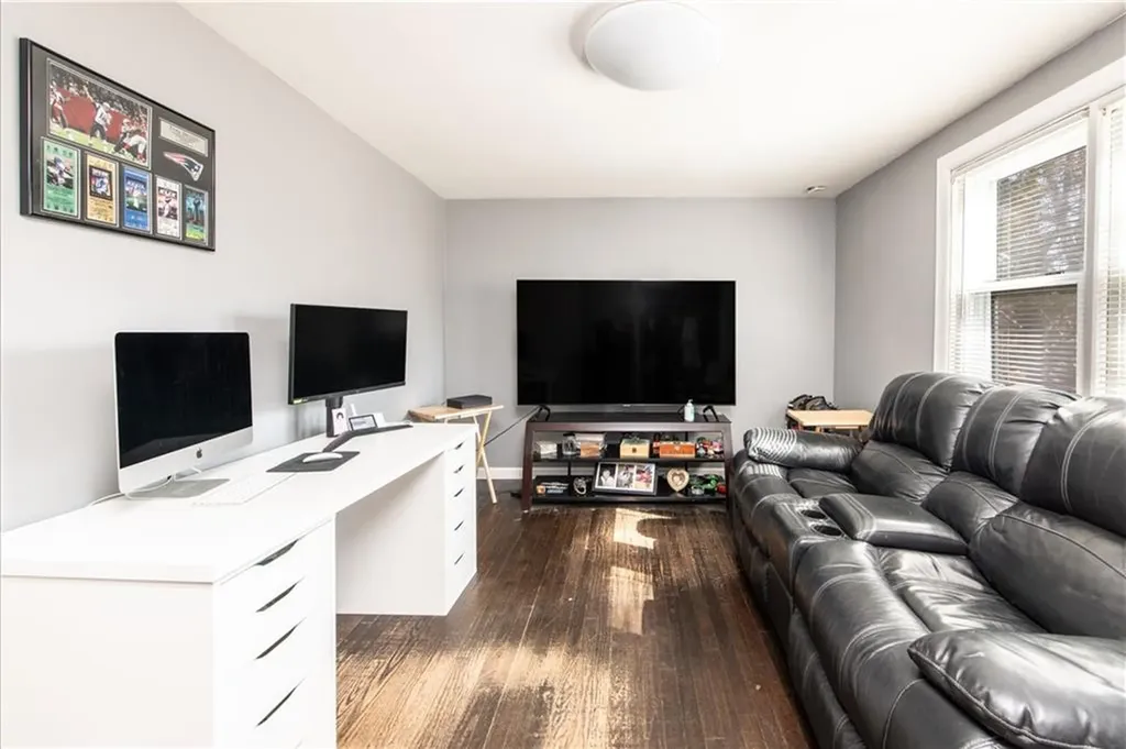 198 Knotty Oak Road Coventry RI 02816