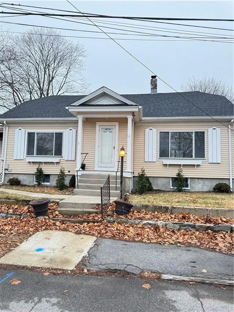 17 Willard Street Warwick RI 02889