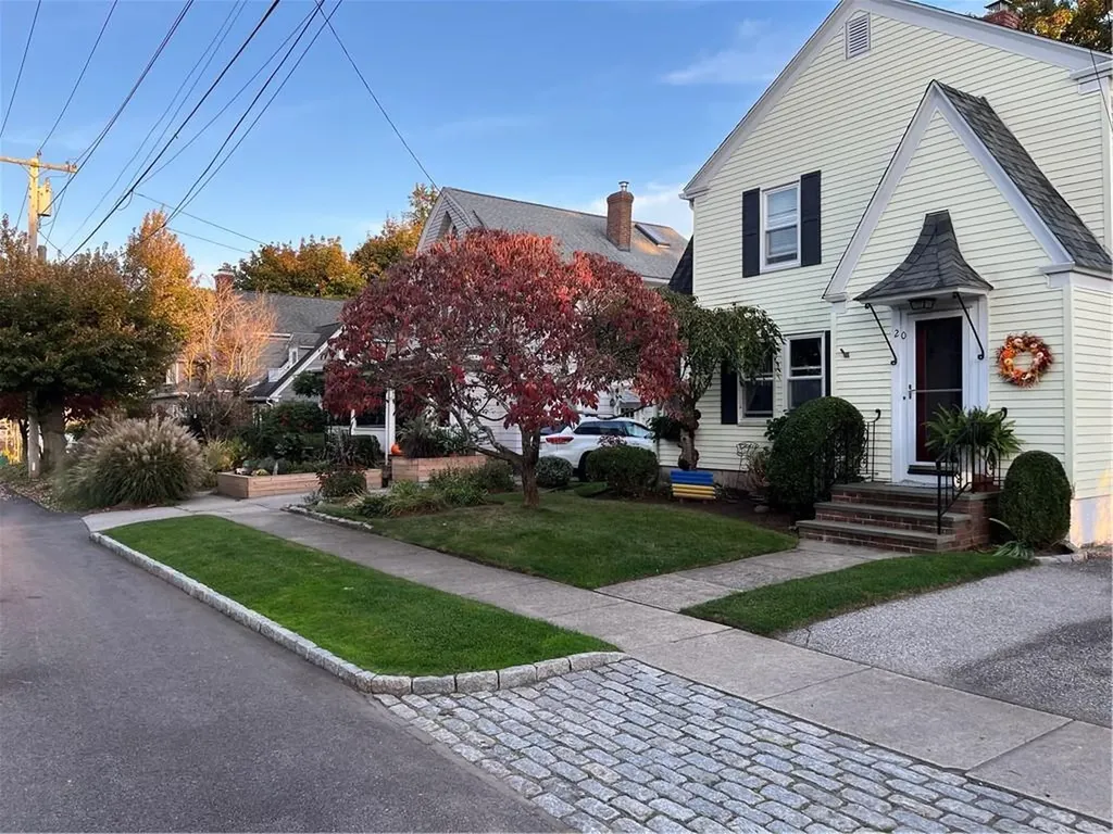 20 Longwood Avenue Warwick RI 02888