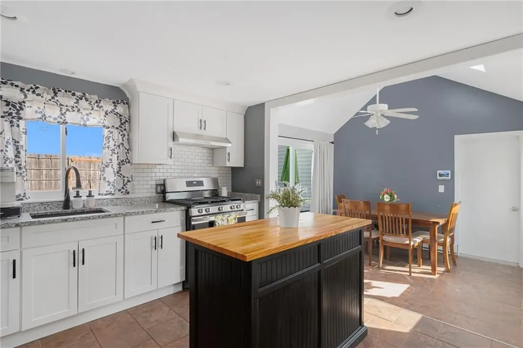 35 Vancouver Avenue Warwick RI 02886