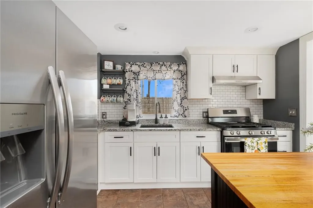 35 Vancouver Avenue Warwick RI 02886