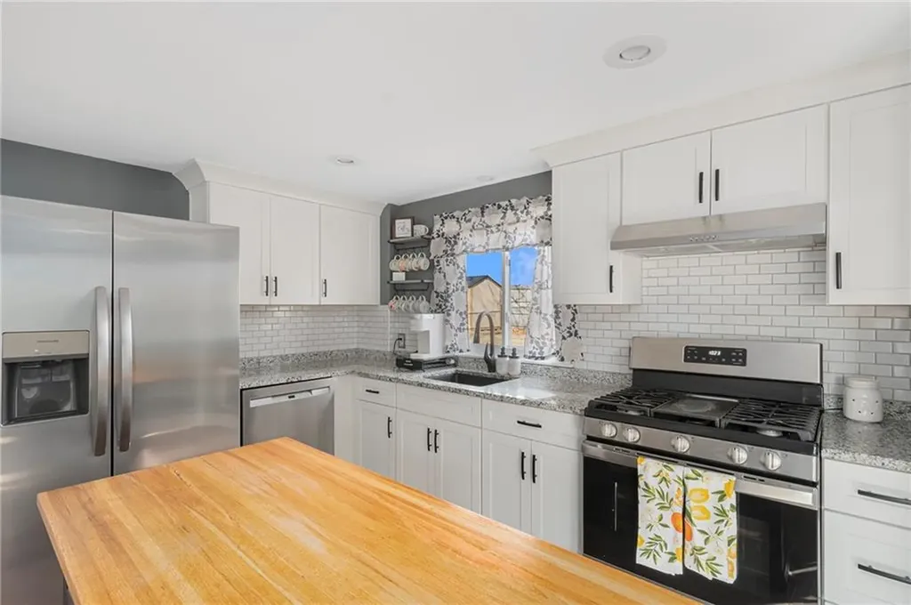 35 Vancouver Avenue Warwick RI 02886
