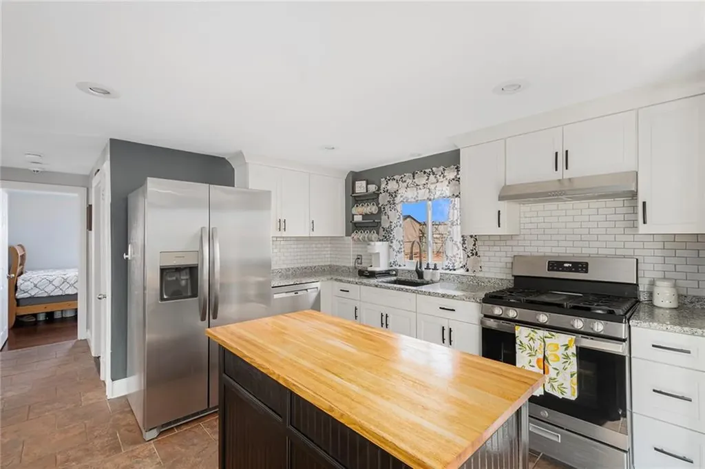 35 Vancouver Avenue Warwick RI 02886