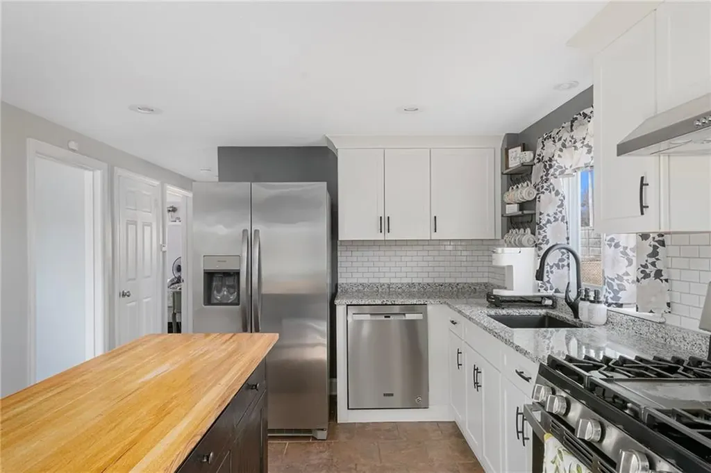 35 Vancouver Avenue Warwick RI 02886