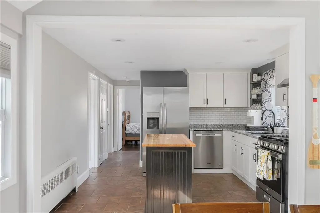 35 Vancouver Avenue Warwick RI 02886