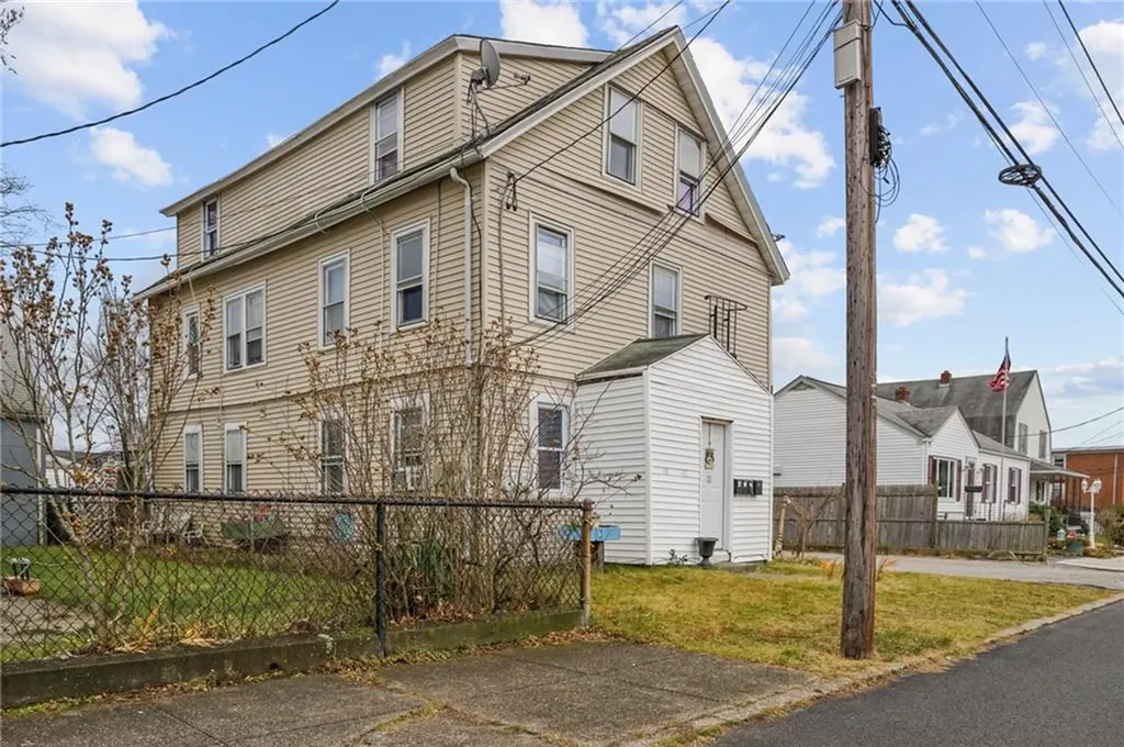 40 Ashburne Street Pawtucket RI 02861