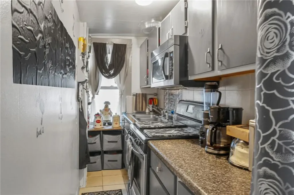 40 Ashburne Street Pawtucket RI 02861