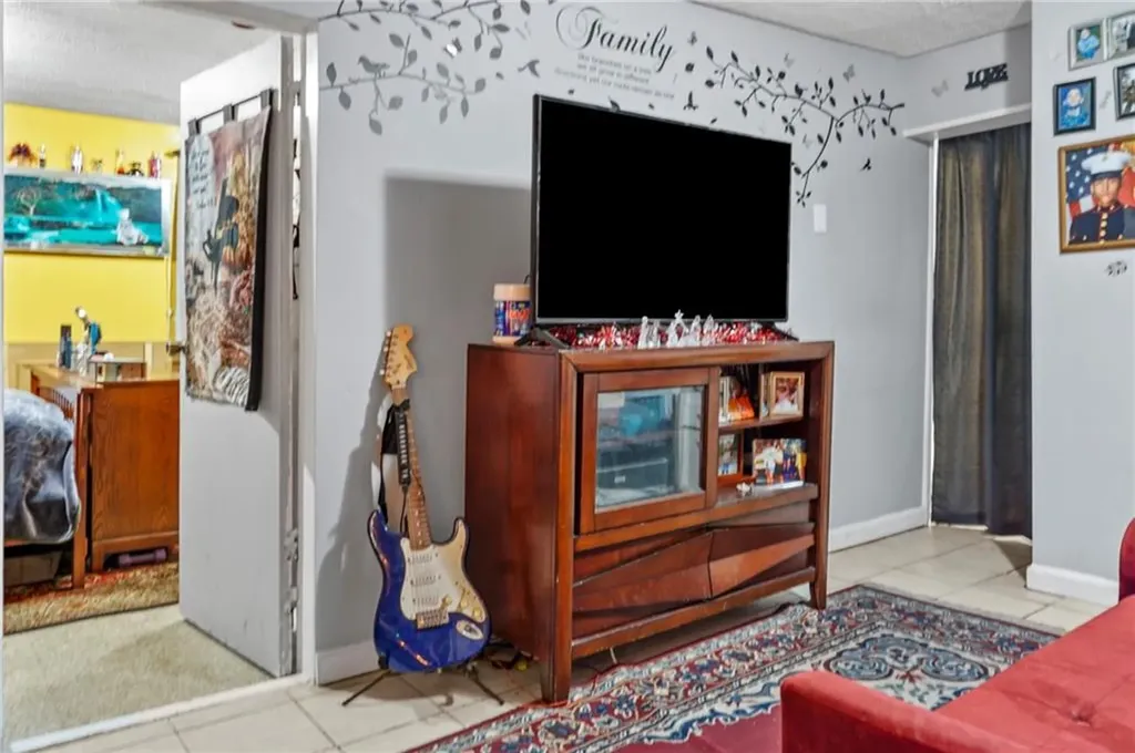 40 Ashburne Street Pawtucket RI 02861