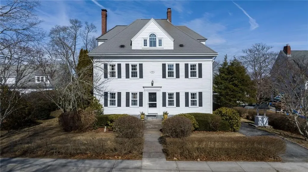 99 Central Street Narragansett RI 02882
