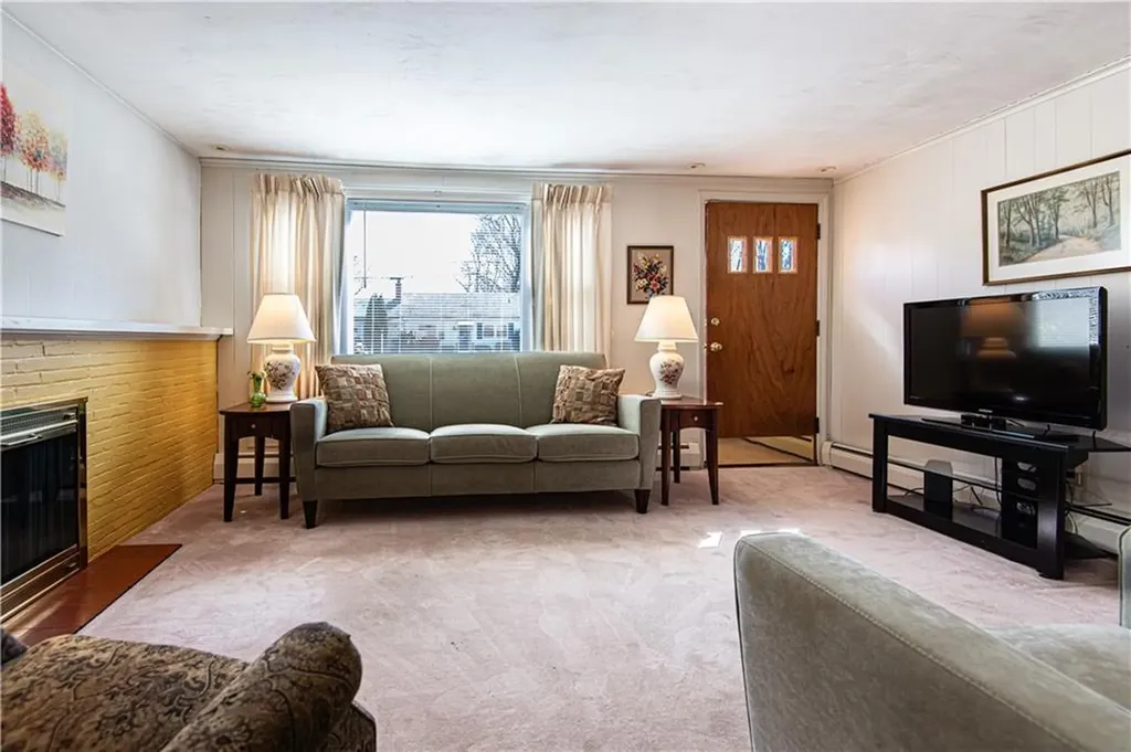 52 Northampton Street Warwick RI 02888