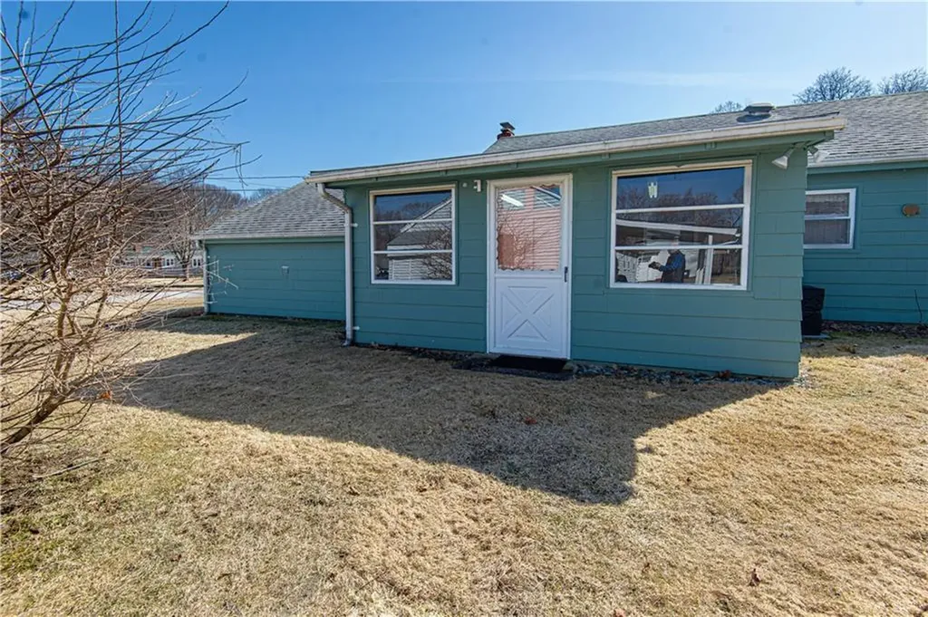 52 Northampton Street Warwick RI 02888