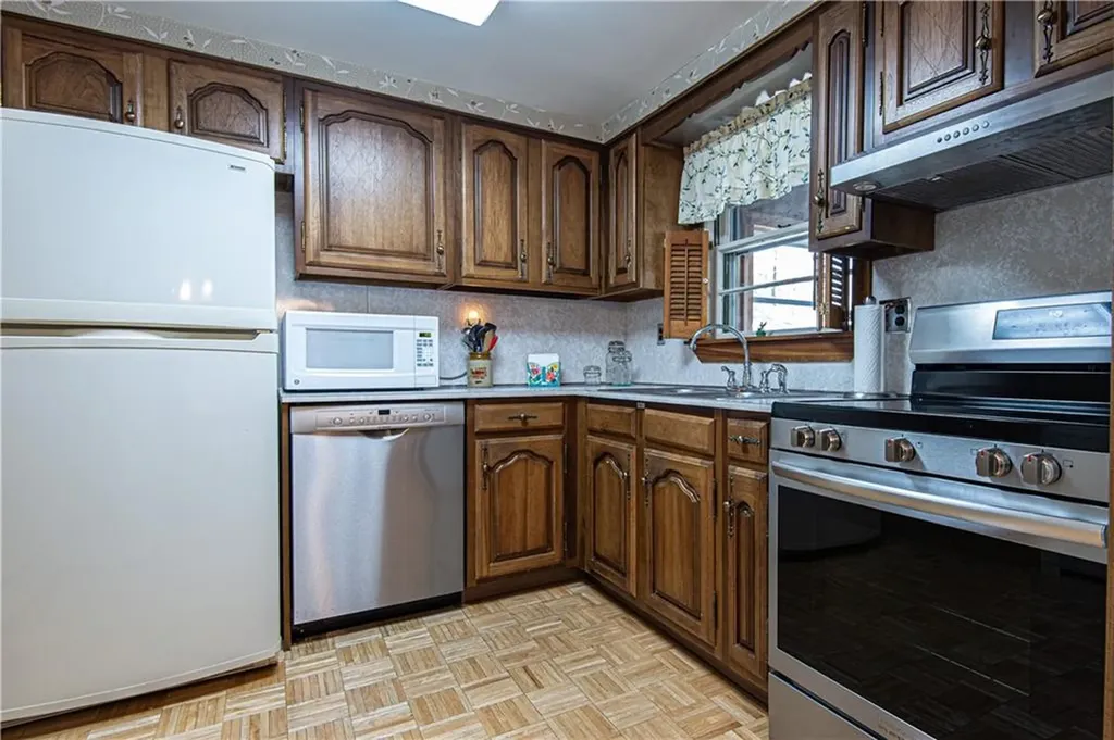 52 Northampton Street Warwick RI 02888