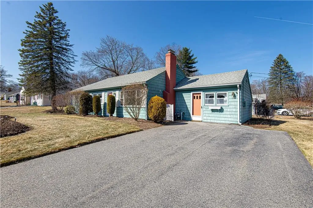 52 Northampton Street Warwick RI 02888