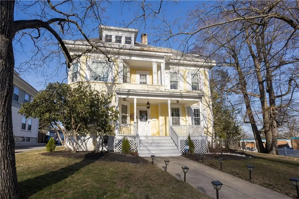 70 Woodland Road Woonsocket RI 02895