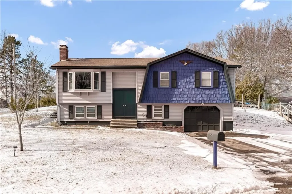 253 Coolidge Avenue Woonsocket RI 02895