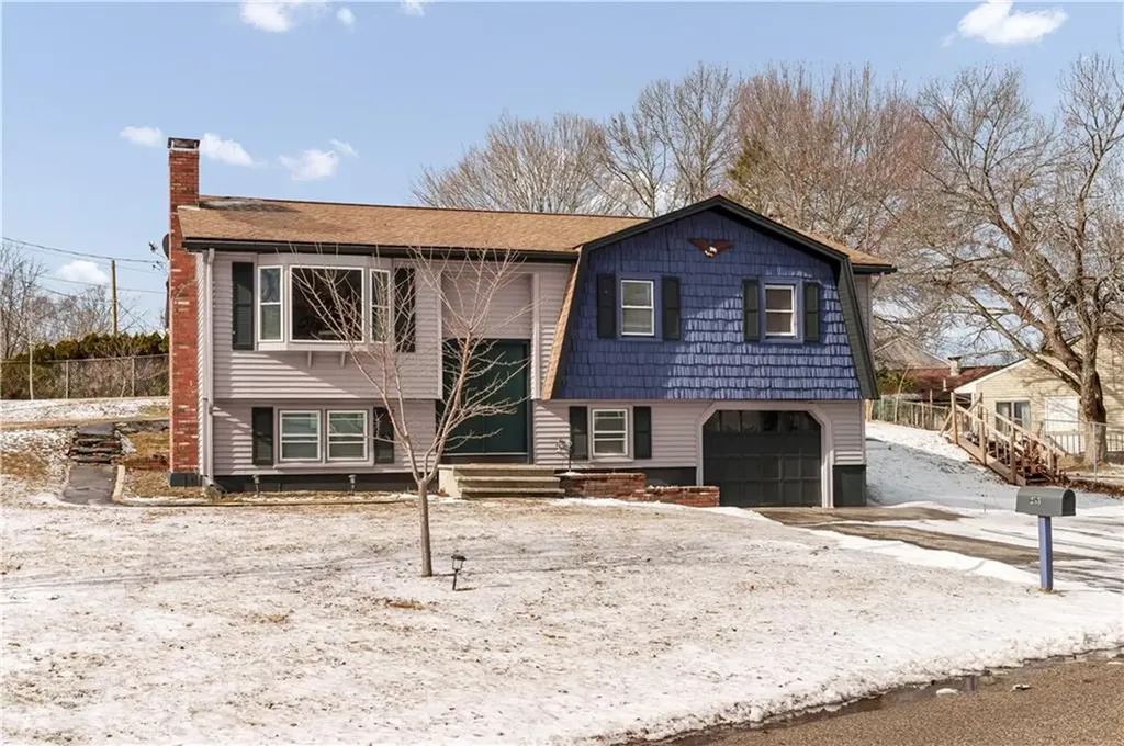 253 Coolidge Avenue Woonsocket RI 02895