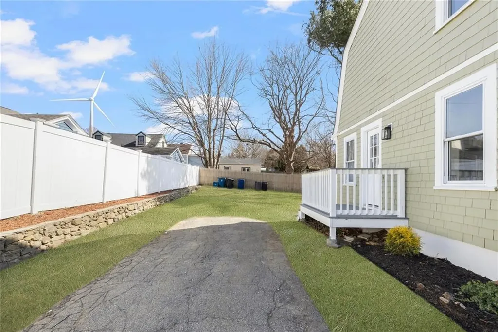 288 Sprague Street Portsmouth RI 02871