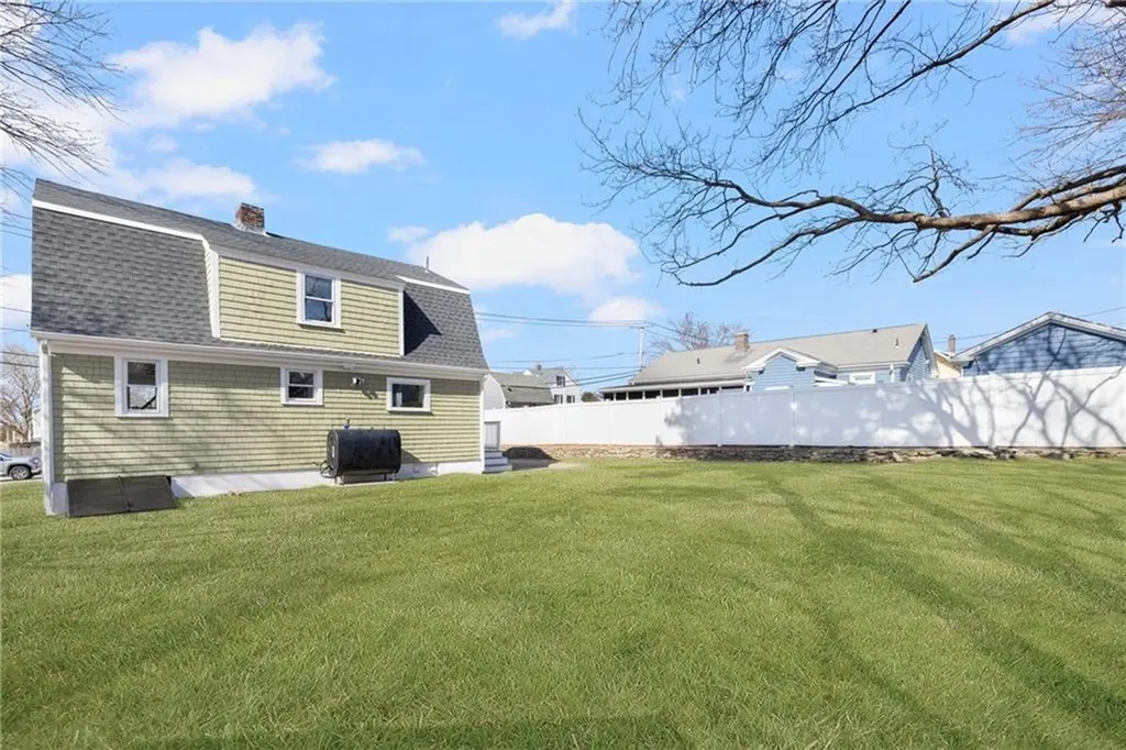 288 Sprague Street Portsmouth RI 02871