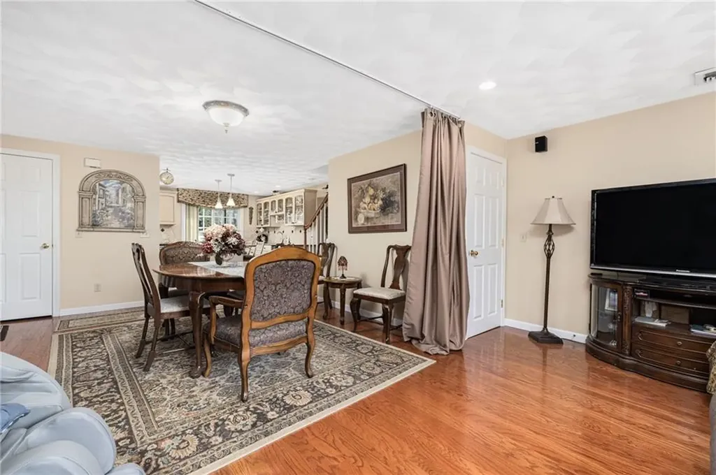 39 Greenbriar Road West Warwick RI 02893