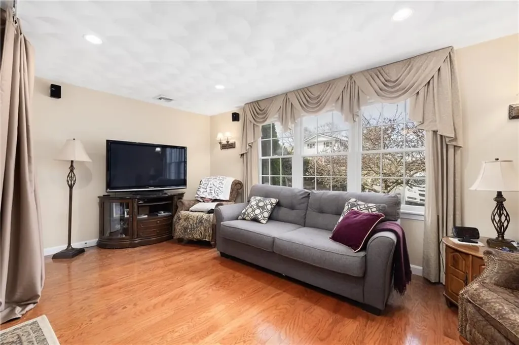 39 Greenbriar Road West Warwick RI 02893