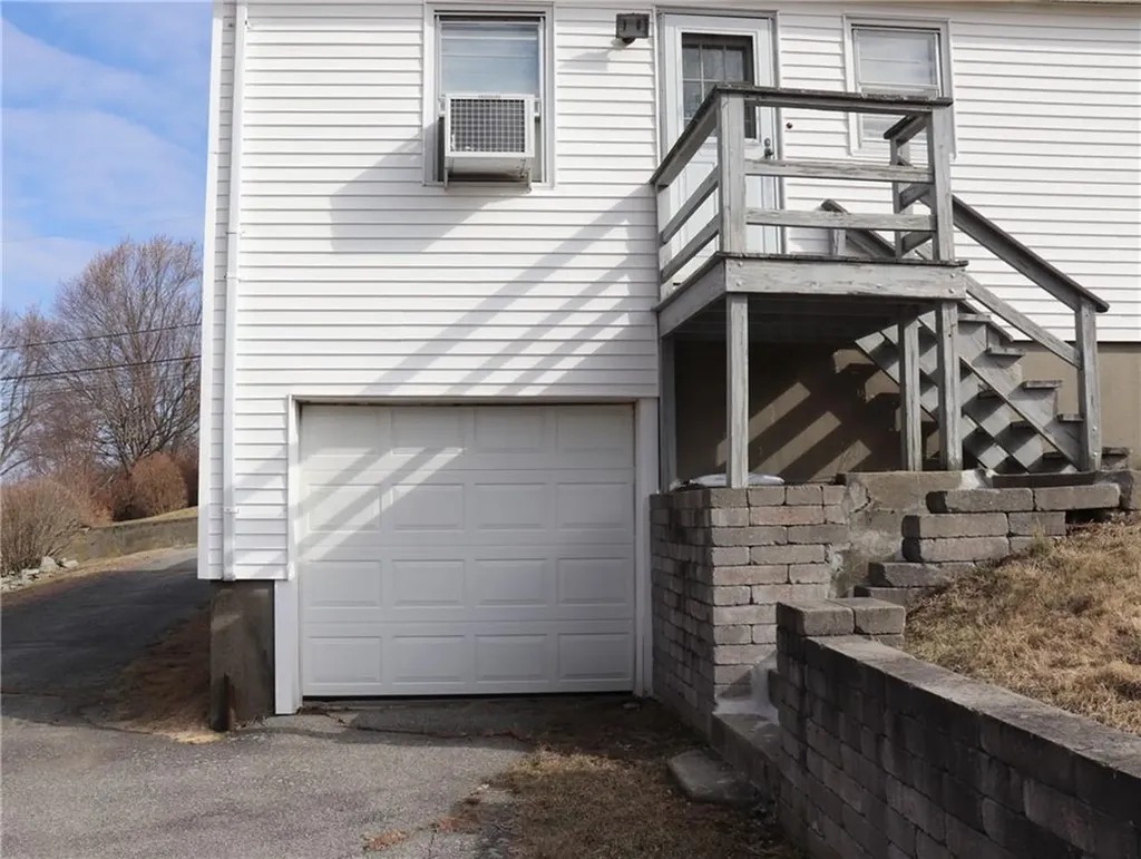 173 Hooper Street Tiverton RI 02878