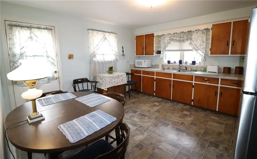 173 Hooper Street Tiverton RI 02878