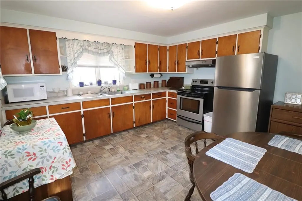 173 Hooper Street Tiverton RI 02878