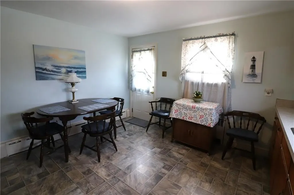 173 Hooper Street Tiverton RI 02878