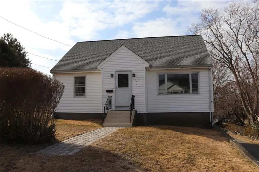 173 Hooper Street Tiverton RI 02878