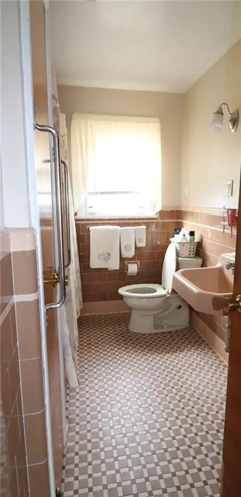 173 Hooper Street Tiverton RI 02878