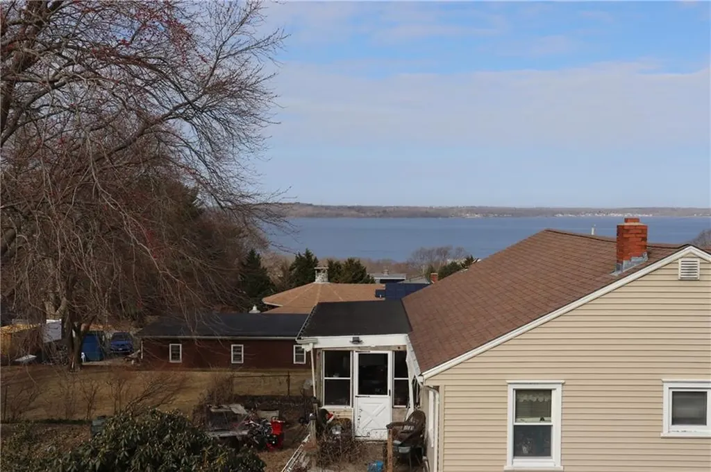 173 Hooper Street Tiverton RI 02878