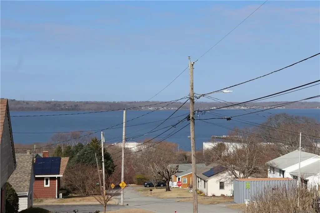 173 Hooper Street Tiverton RI 02878