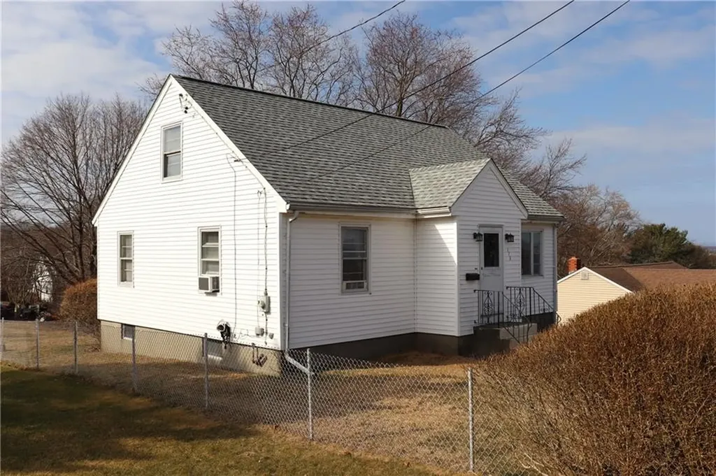 173 Hooper Street Tiverton RI 02878