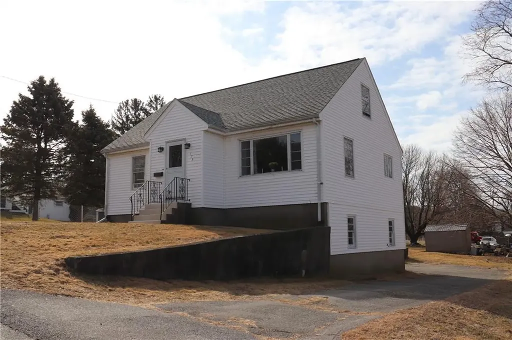 173 Hooper Street Tiverton RI 02878