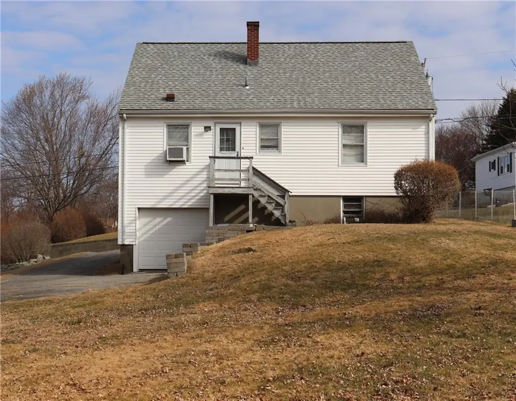 173 Hooper Street Tiverton RI 02878