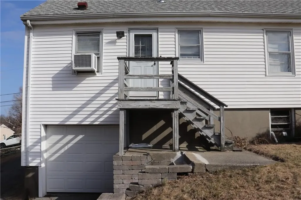 173 Hooper Street Tiverton RI 02878